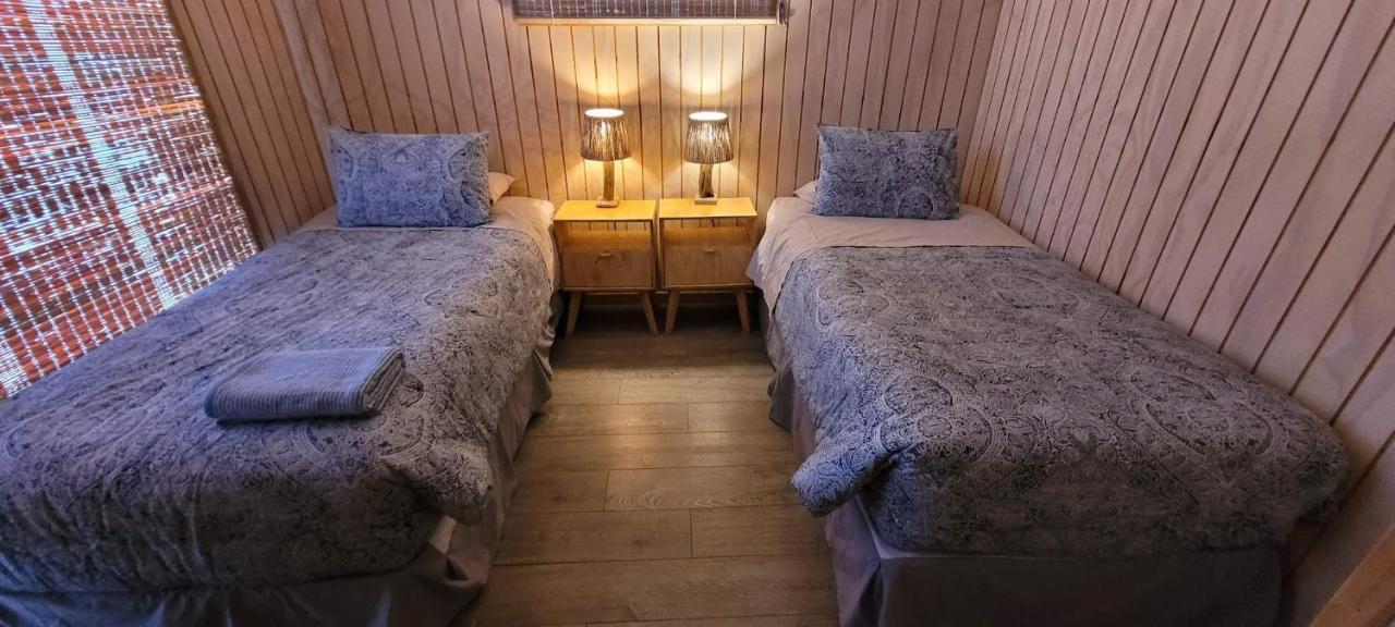 Cabana En Laguna Azul Patagonia Bagual Villa Torres del Paine National Park ภายนอก รูปภาพ